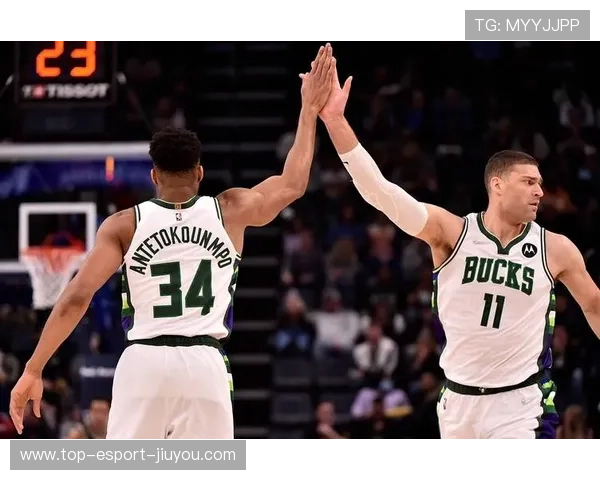 字母哥强行推进，密尔沃基雄鹿吃下身体优势