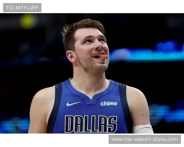 东契奇背身单挑得分，独行侠得分持续拉高